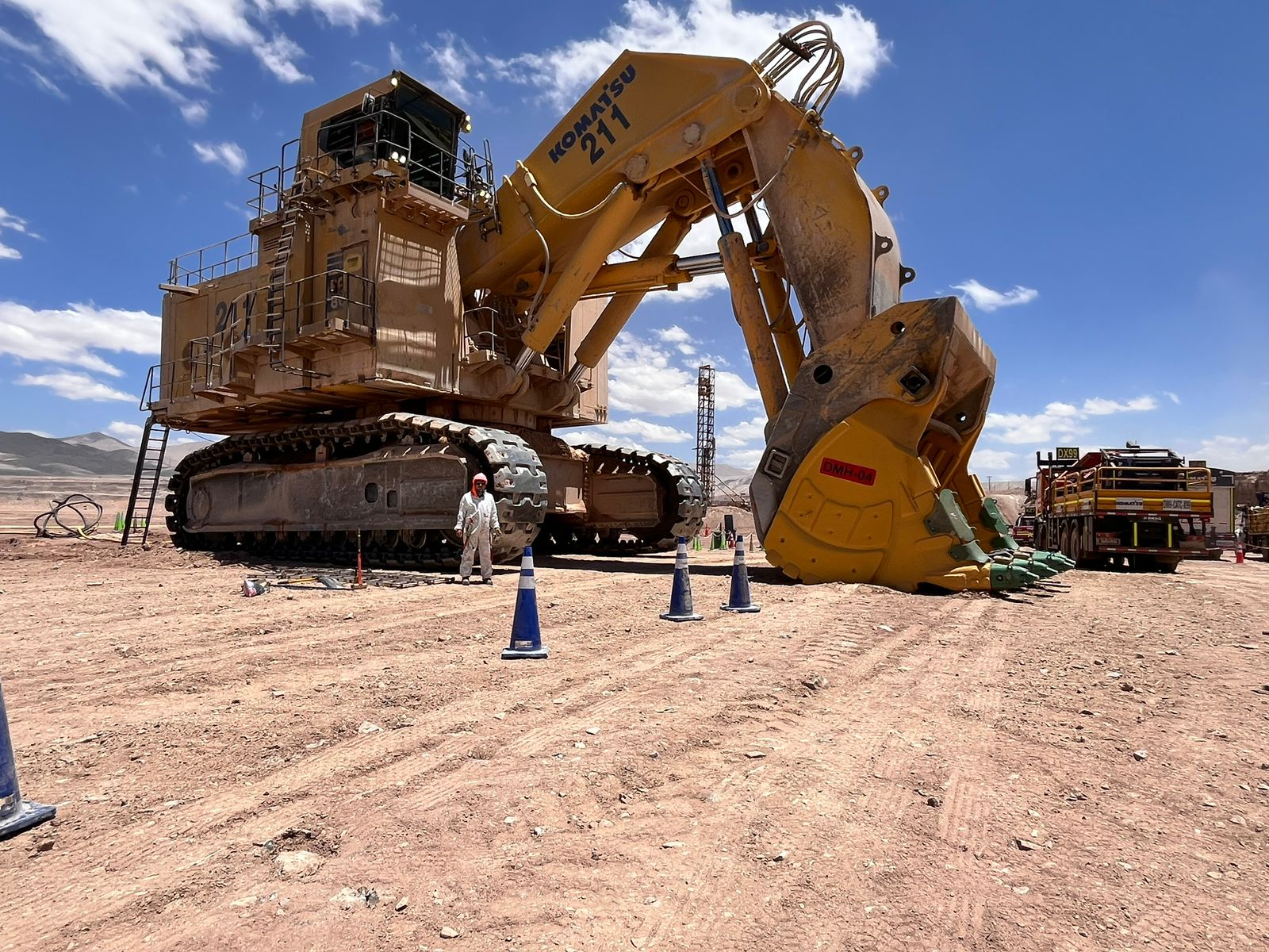 PC8000 vista 3/4 con zonas termicas anotadas